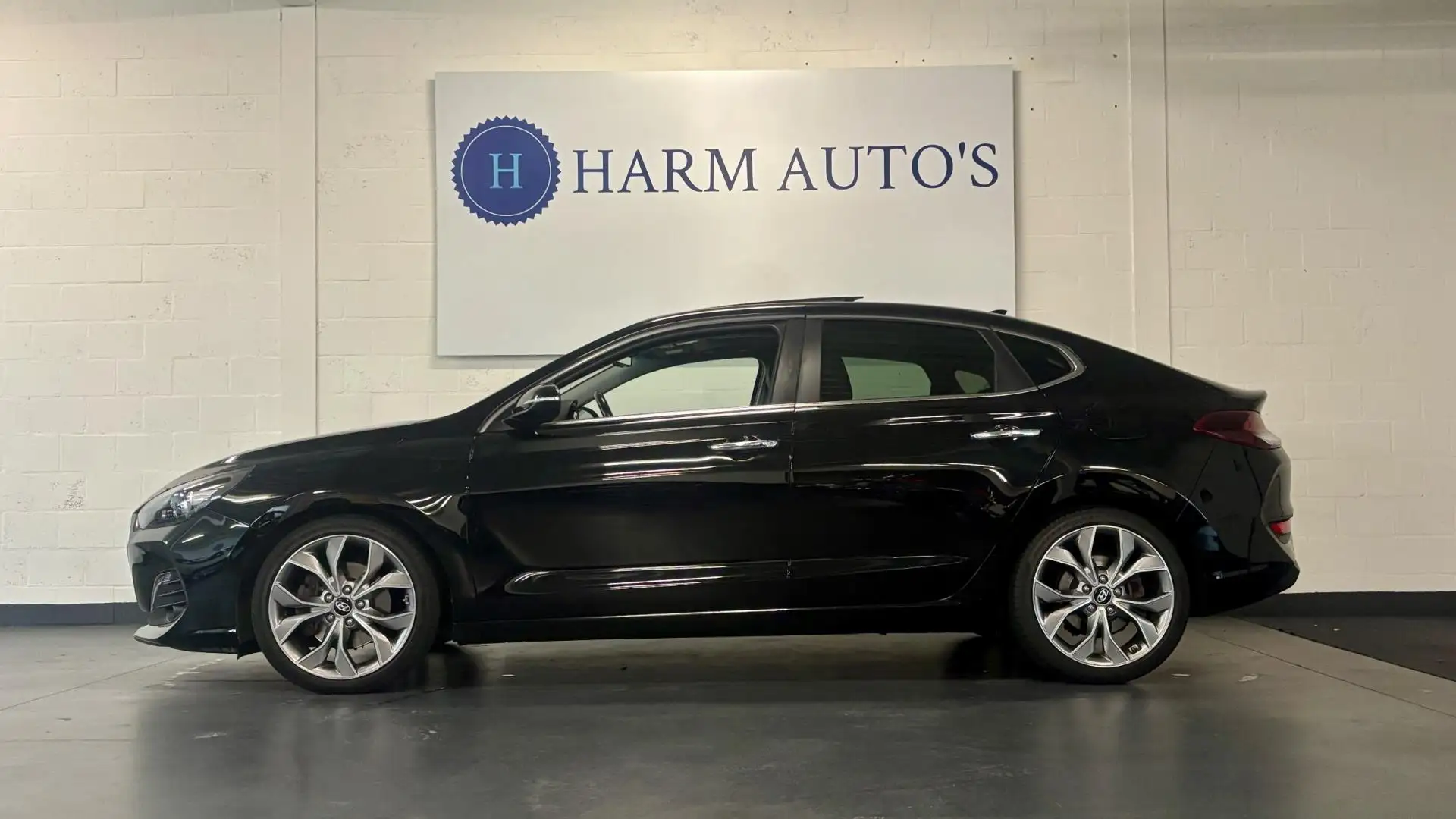 Hyundai i30 Fastback 1.4 T-GDI Premium 140pk Pano/Navi/CAM/Cru Noir - 2