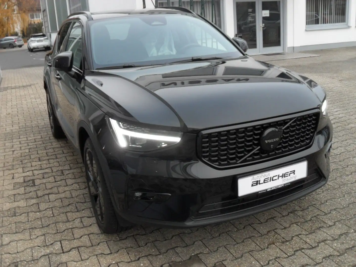Volvo XC40 B4 Plus Black Edition | 360° | Pamora. Schwarz - 2
