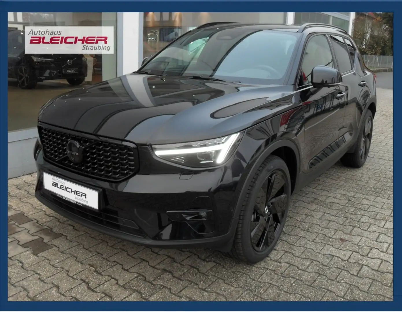 Volvo XC40 B4 Plus Black Edition | 360° | Pamora. Schwarz - 1