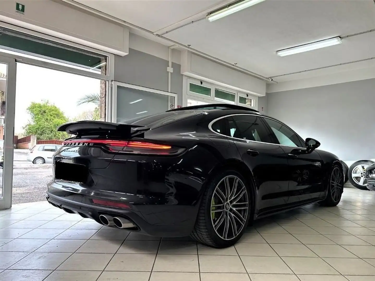 Porsche Panamera 4 E-Hybrid 340 kw - 1