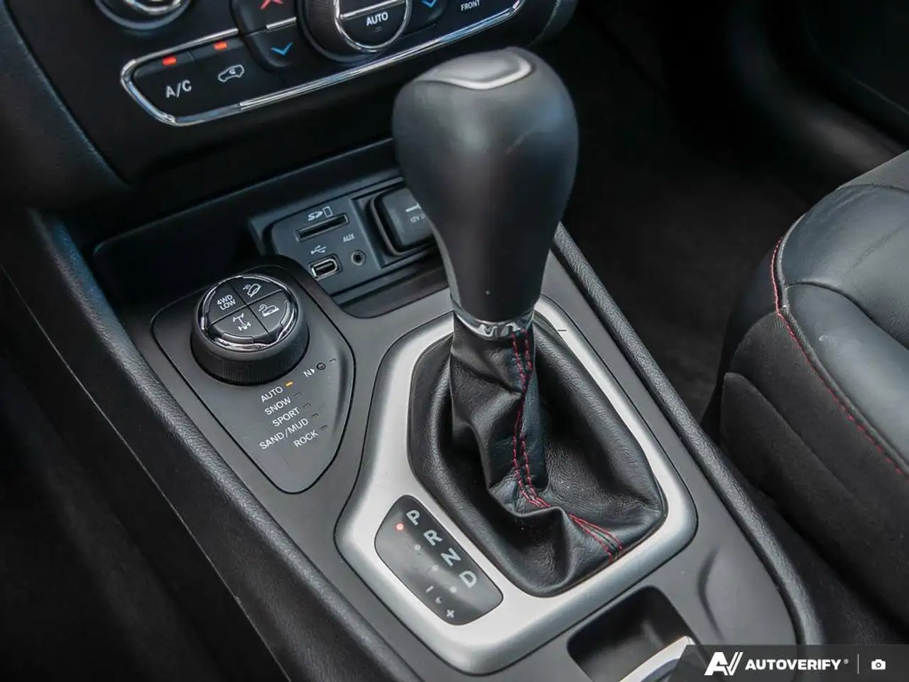 Jeep Cherokee photo Jeep Cherokee