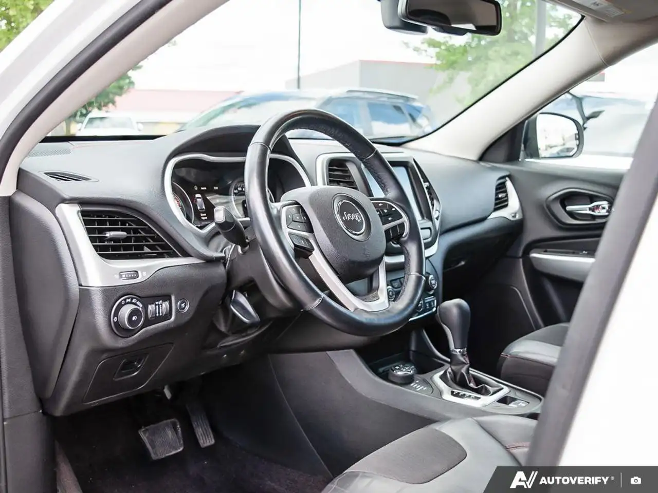 Jeep Cherokee photo Jeep Cherokee