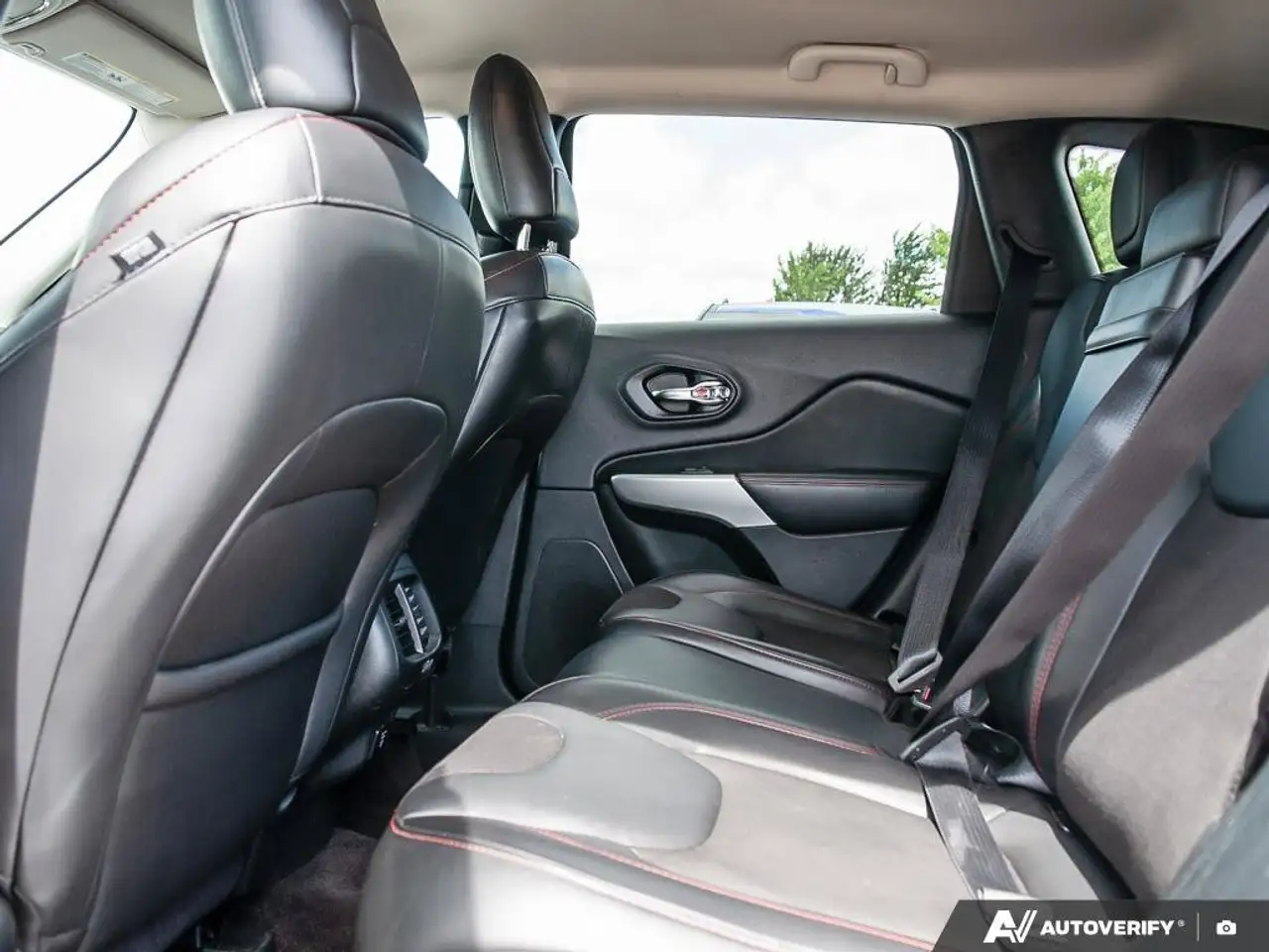 Jeep Cherokee photo Jeep Cherokee