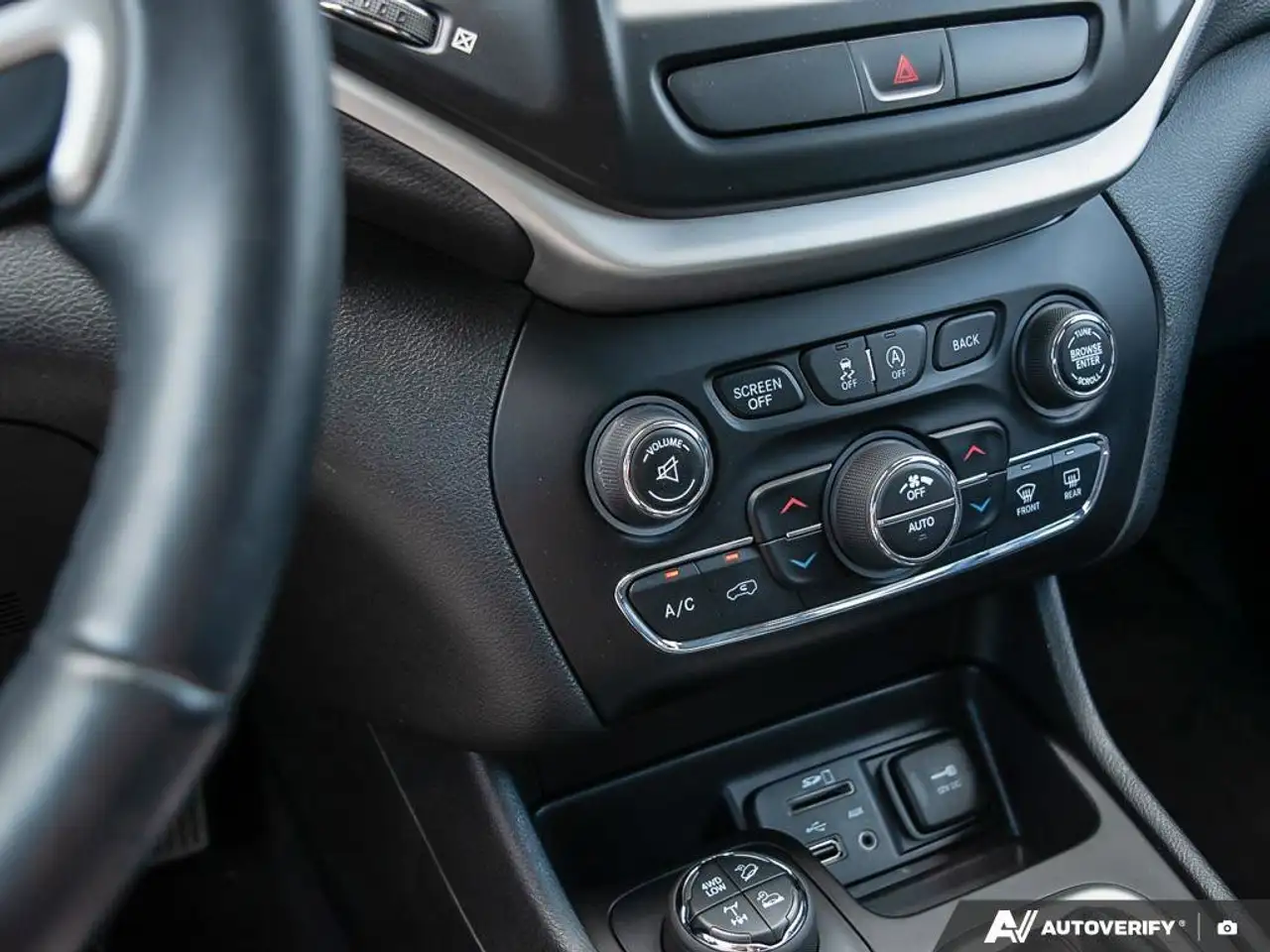 Jeep Cherokee photo Jeep Cherokee