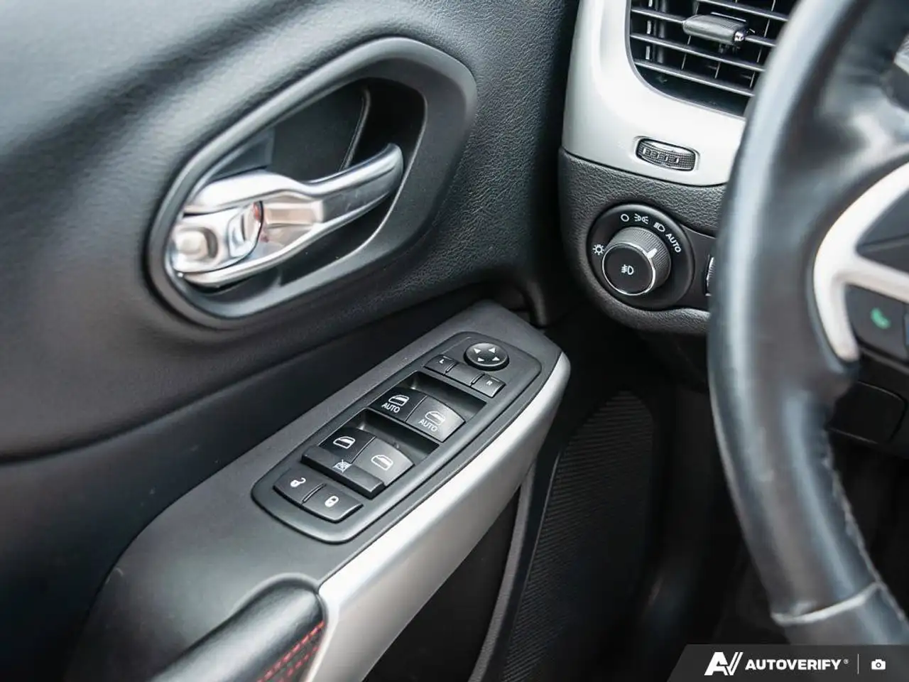 Jeep Cherokee photo Jeep Cherokee