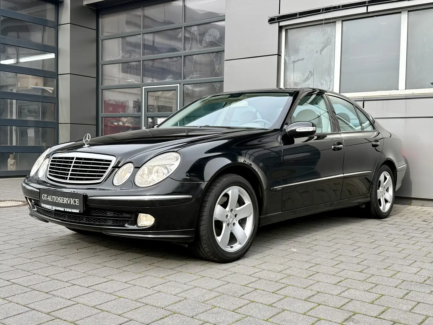 Mercedes-Benz E 320 Avantgarde Bi-Xenon/SHZ/Tempomat/Leder/Scheckh. Negro - 1