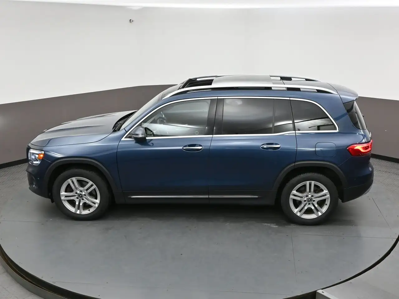 Mercedes-Benz GLB снимка Mercedes-Benz GLB