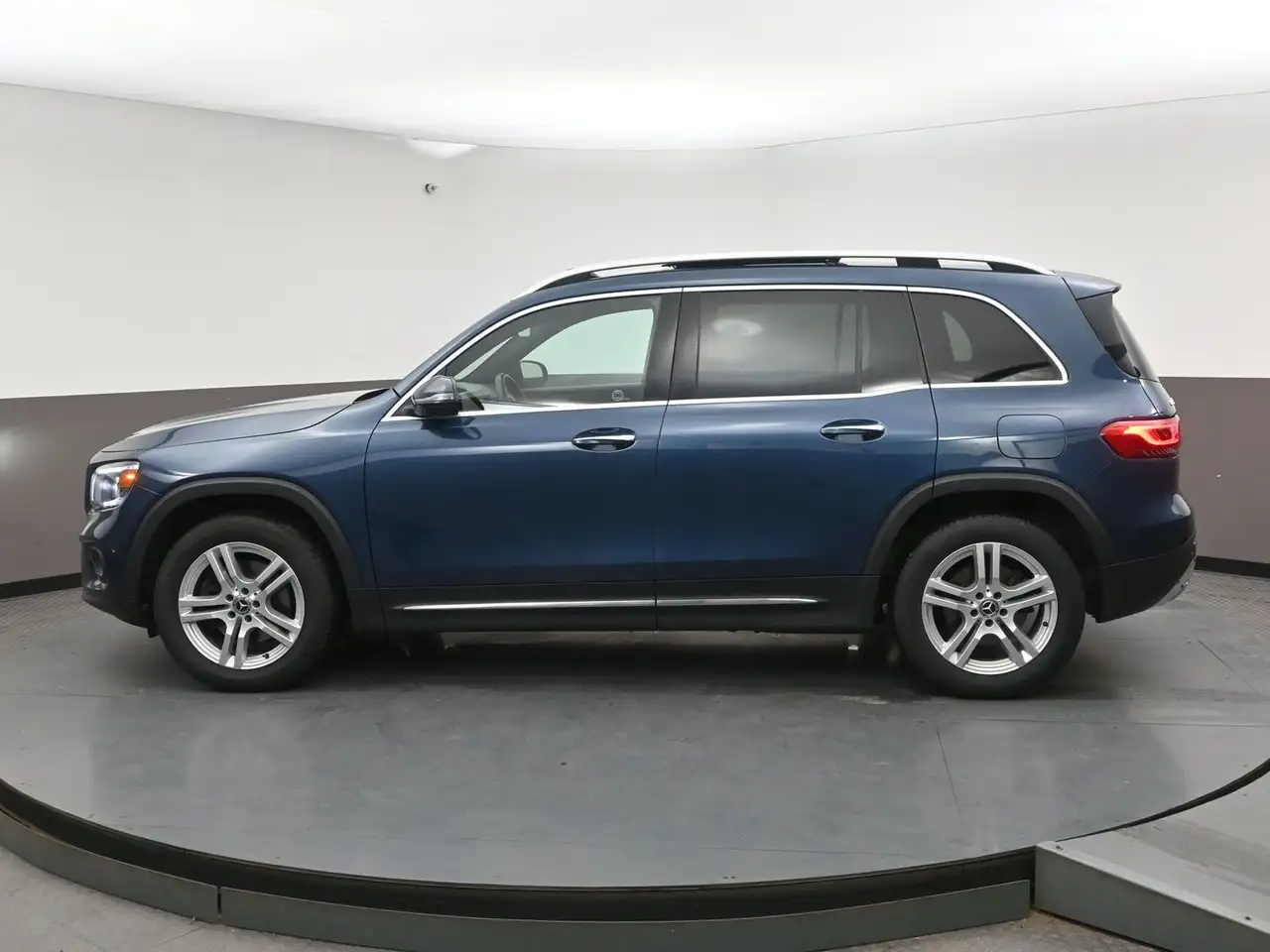 Mercedes-Benz GLB снимка Mercedes-Benz GLB