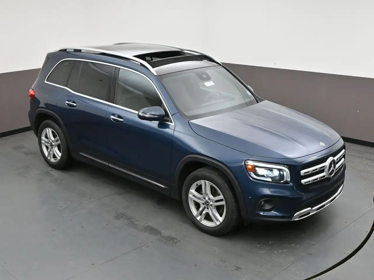 Mercedes-Benz GLB снимка Mercedes-Benz GLB