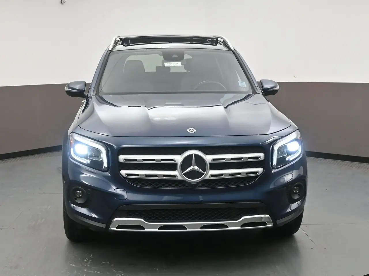 Mercedes-Benz GLB снимка Mercedes-Benz GLB