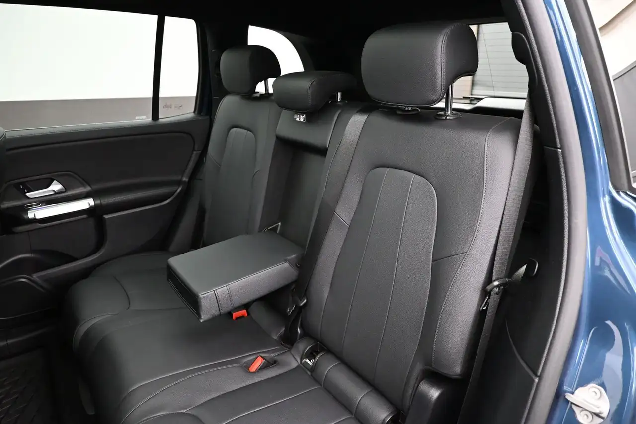 Mercedes-Benz GLB снимка Mercedes-Benz GLB