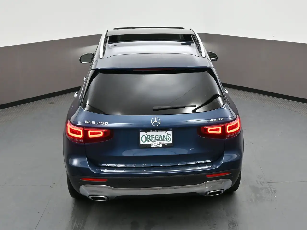 Mercedes-Benz GLB снимка Mercedes-Benz GLB