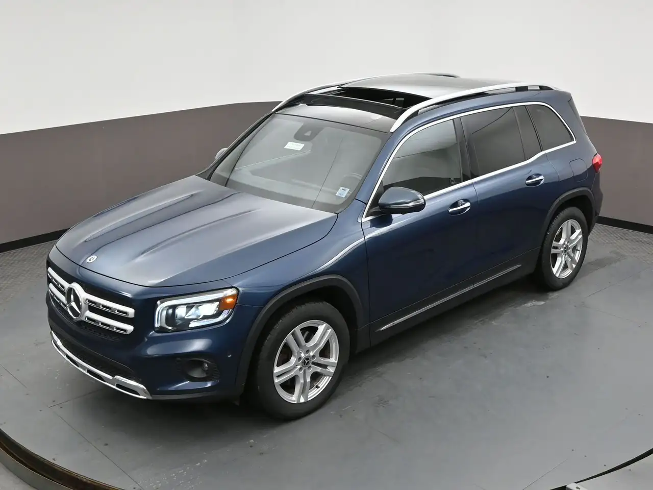 Mercedes-Benz GLB снимка Mercedes-Benz GLB