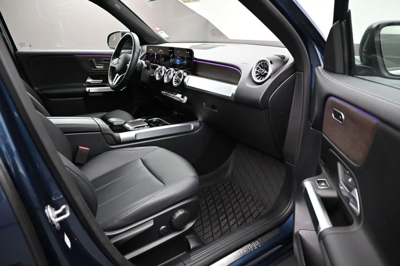 Mercedes-Benz GLB снимка Mercedes-Benz GLB