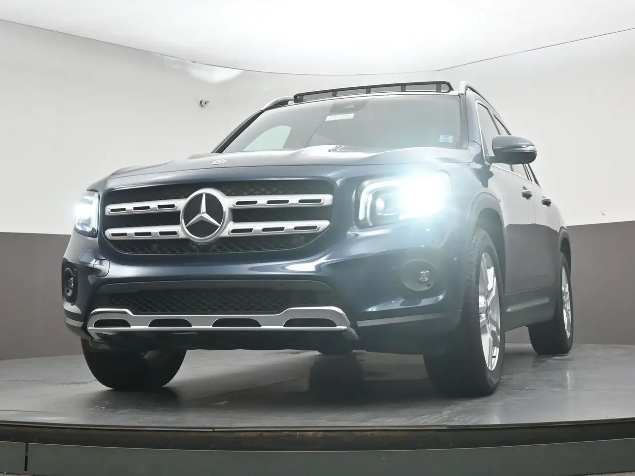 Mercedes-Benz GLB снимка Mercedes-Benz GLB