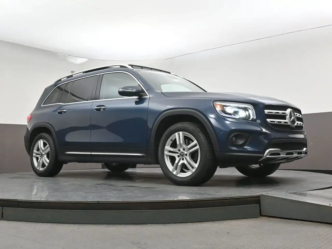 Mercedes-Benz GLB снимка Mercedes-Benz GLB