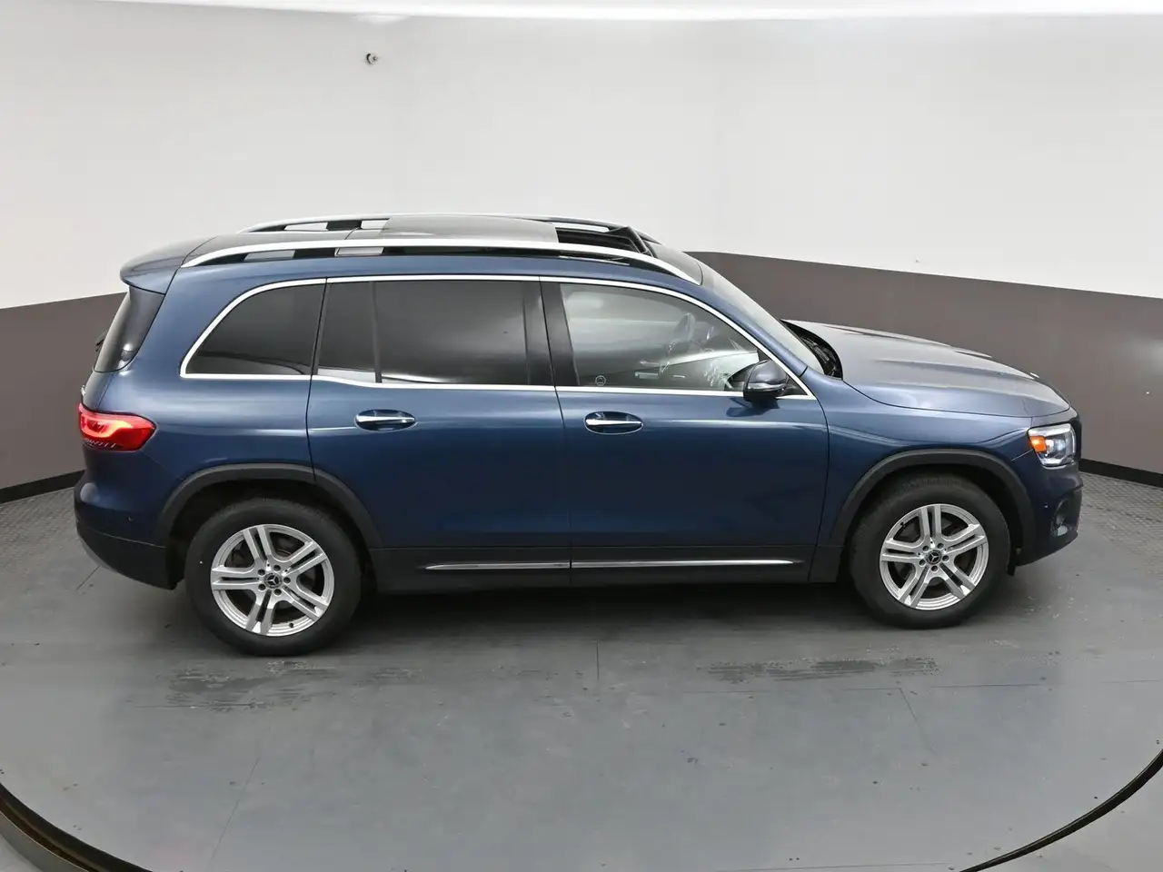 Mercedes-Benz GLB снимка Mercedes-Benz GLB