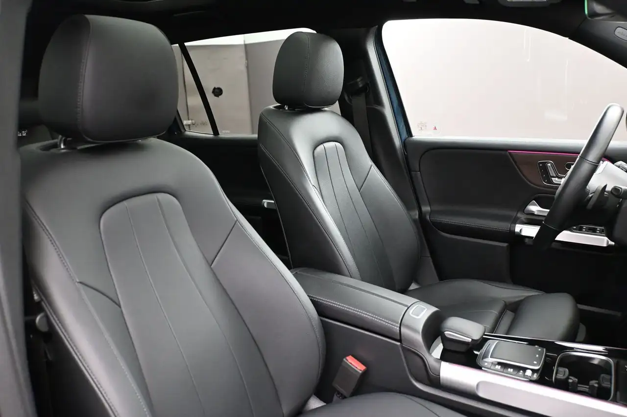 Mercedes-Benz GLB снимка Mercedes-Benz GLB