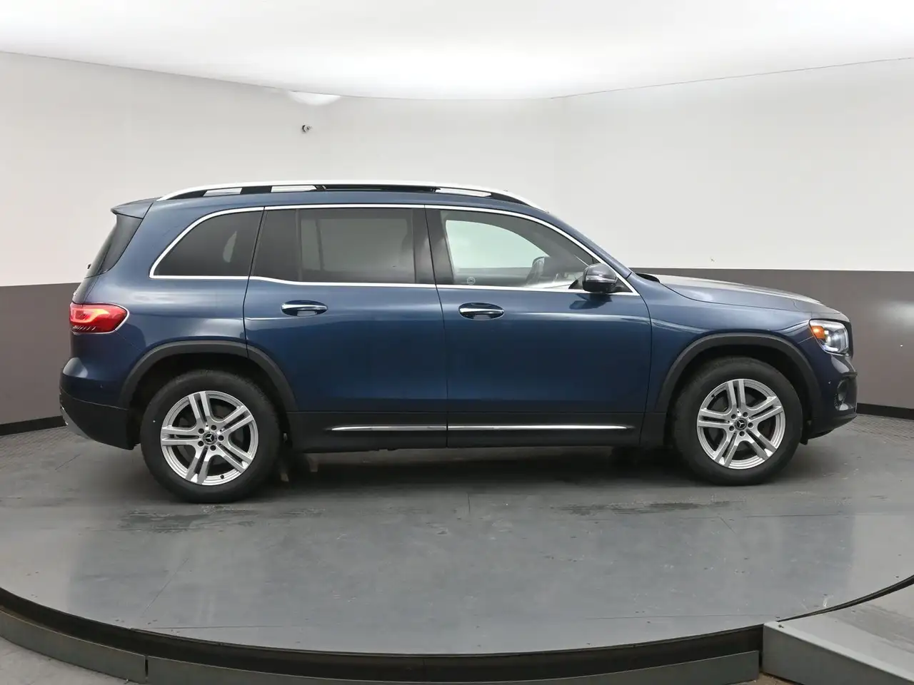 Mercedes-Benz GLB снимка Mercedes-Benz GLB