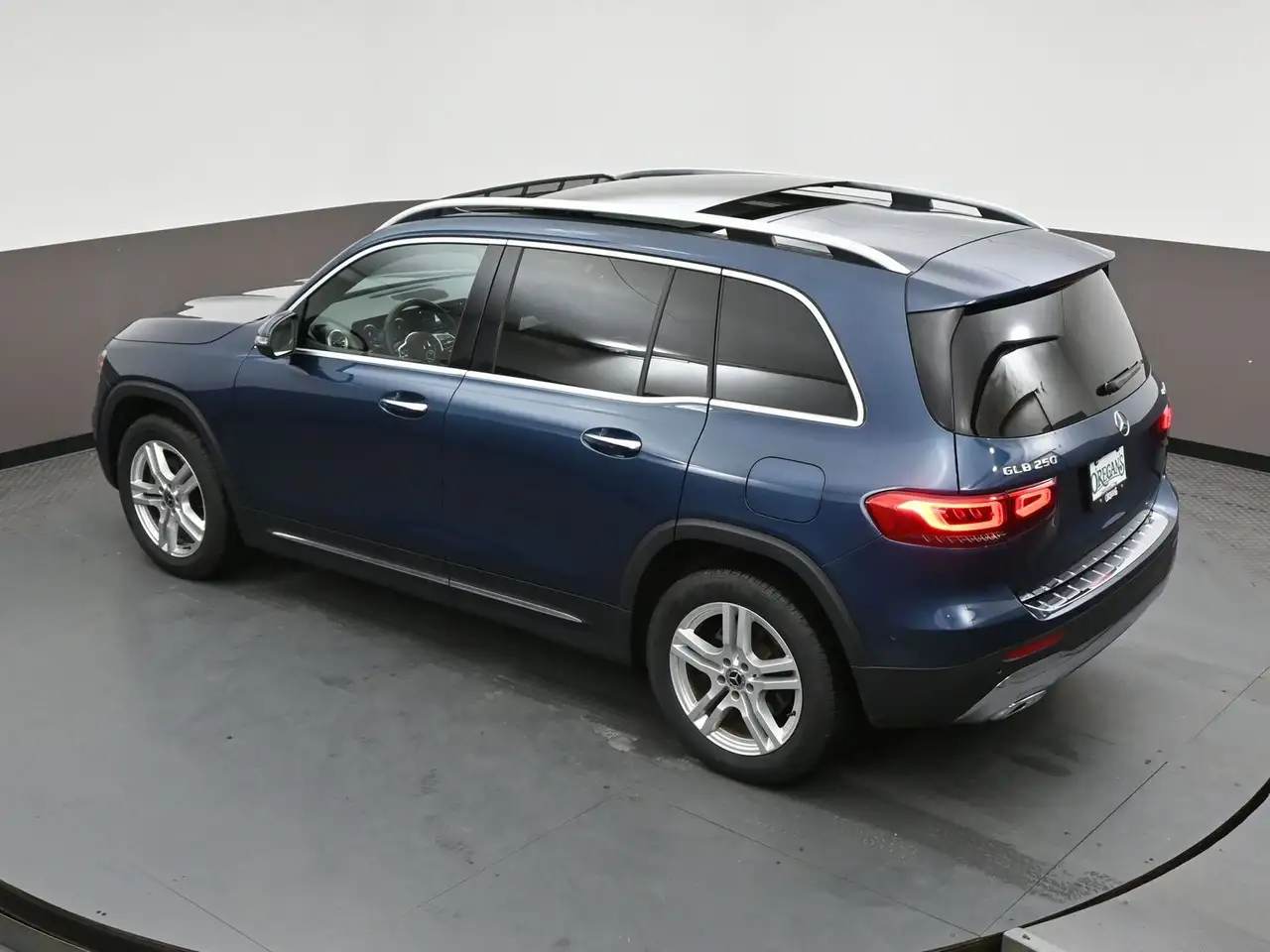 Mercedes-Benz GLB снимка Mercedes-Benz GLB