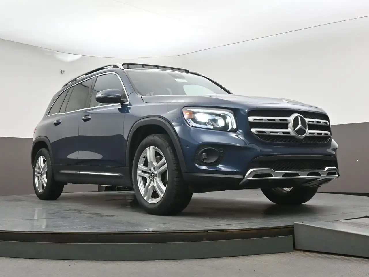 Mercedes-Benz GLB снимка Mercedes-Benz GLB