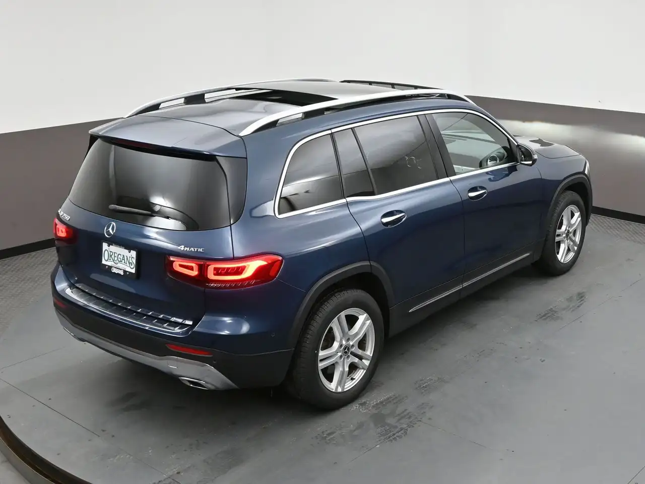 Mercedes-Benz GLB снимка Mercedes-Benz GLB