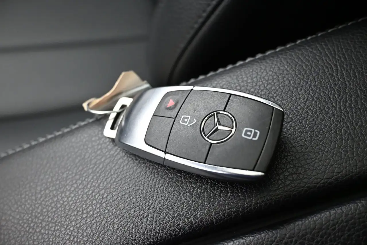 Mercedes-Benz GLB снимка Mercedes-Benz GLB