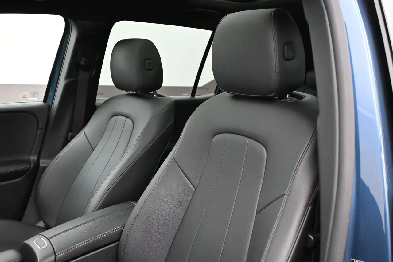 Mercedes-Benz GLB снимка Mercedes-Benz GLB
