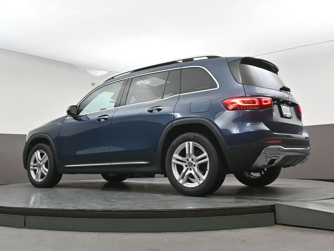 Mercedes-Benz GLB снимка Mercedes-Benz GLB