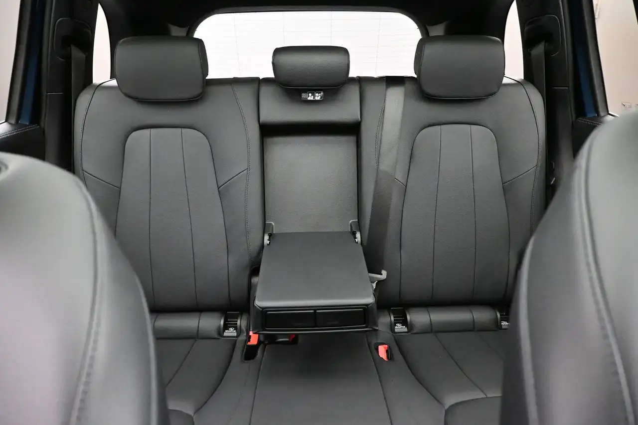 Mercedes-Benz GLB снимка Mercedes-Benz GLB