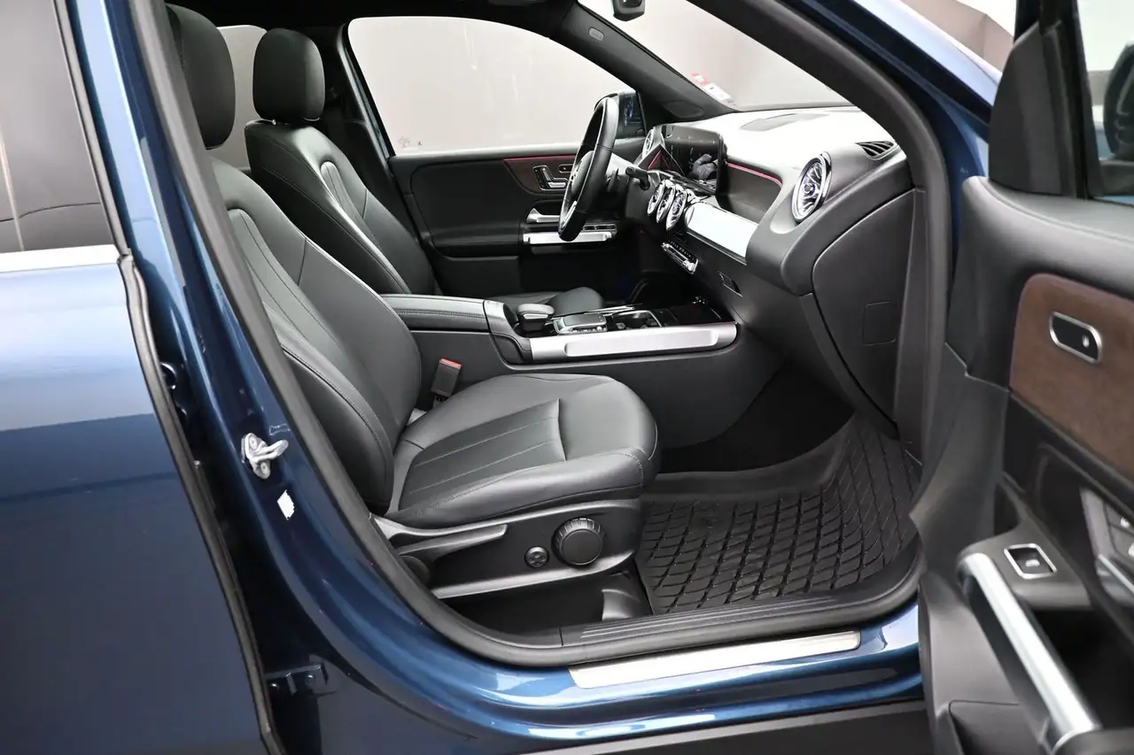 Mercedes-Benz GLB снимка Mercedes-Benz GLB