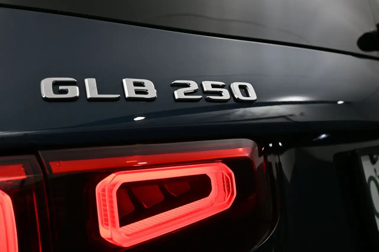Mercedes-Benz GLB снимка Mercedes-Benz GLB