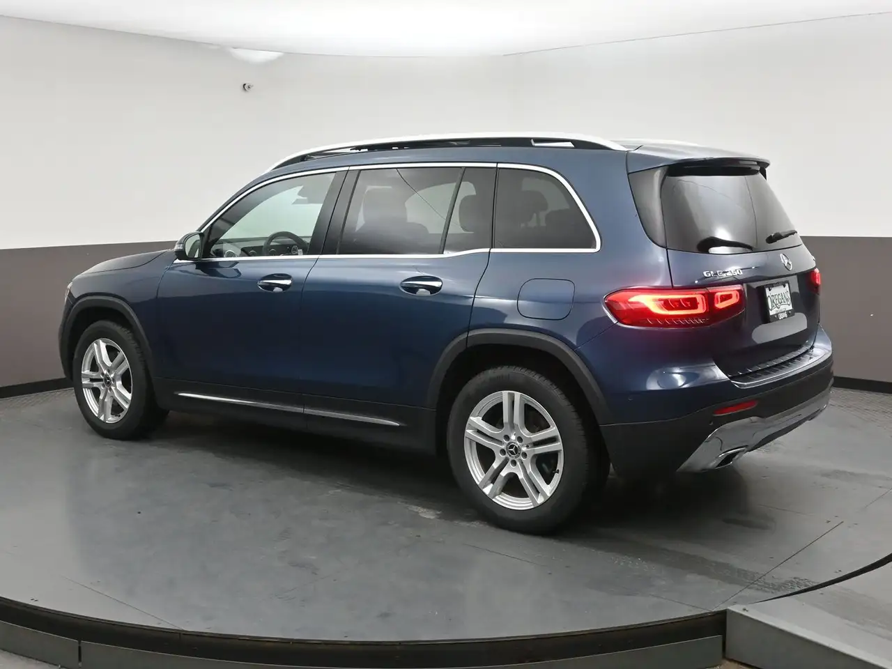 Mercedes-Benz GLB снимка Mercedes-Benz GLB