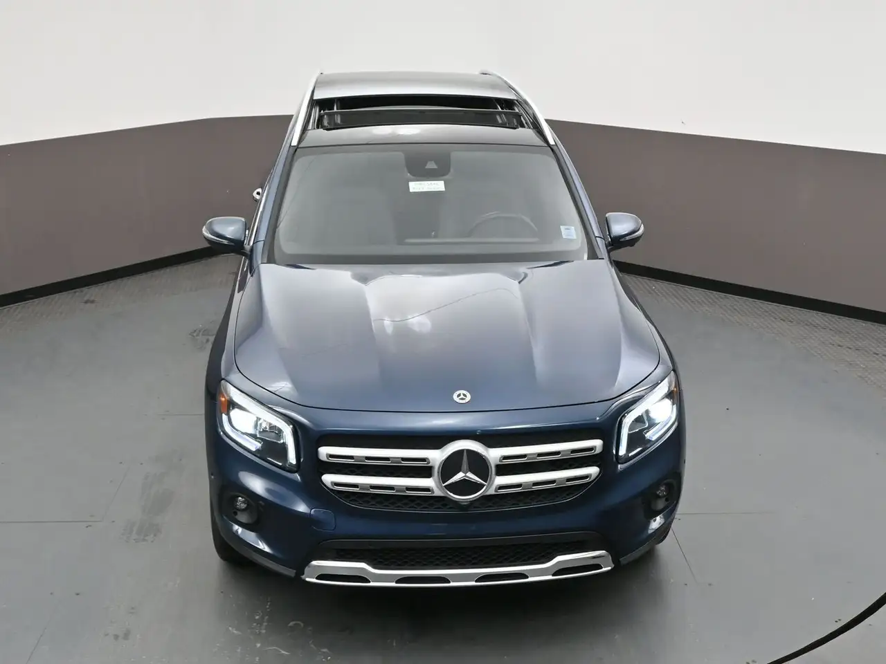 Mercedes-Benz GLB снимка Mercedes-Benz GLB