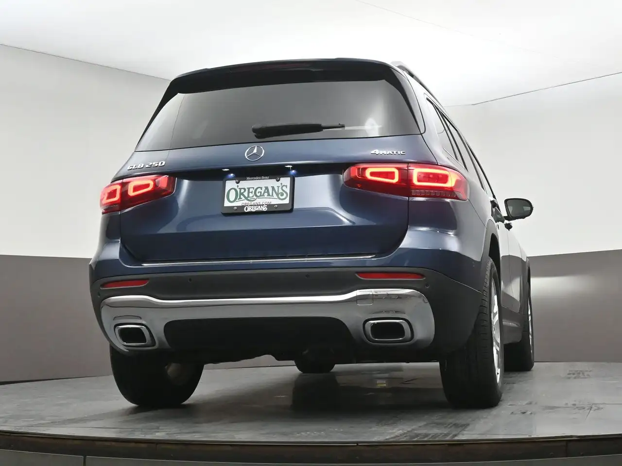 Mercedes-Benz GLB снимка Mercedes-Benz GLB