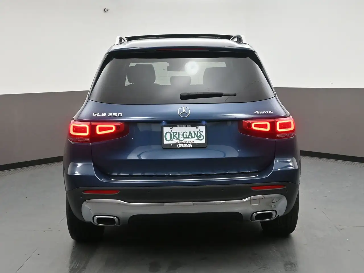Mercedes-Benz GLB снимка Mercedes-Benz GLB