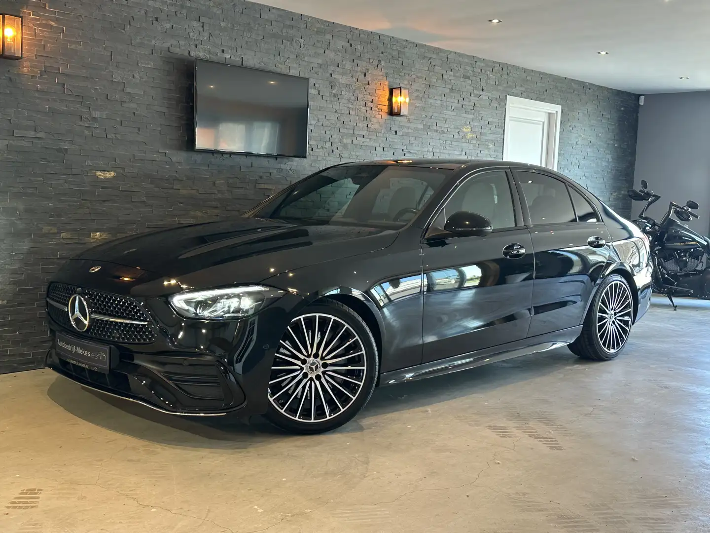 Mercedes-Benz C 180 AMG Line Bj: 2022 / Panoramadak / automaat / Night Zwart - 1