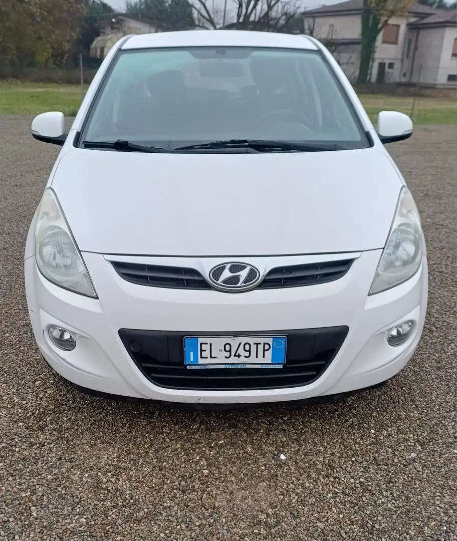 Hyundai i20 i20 I 2009 5p 1.2 Sound Edition Weiß - 2