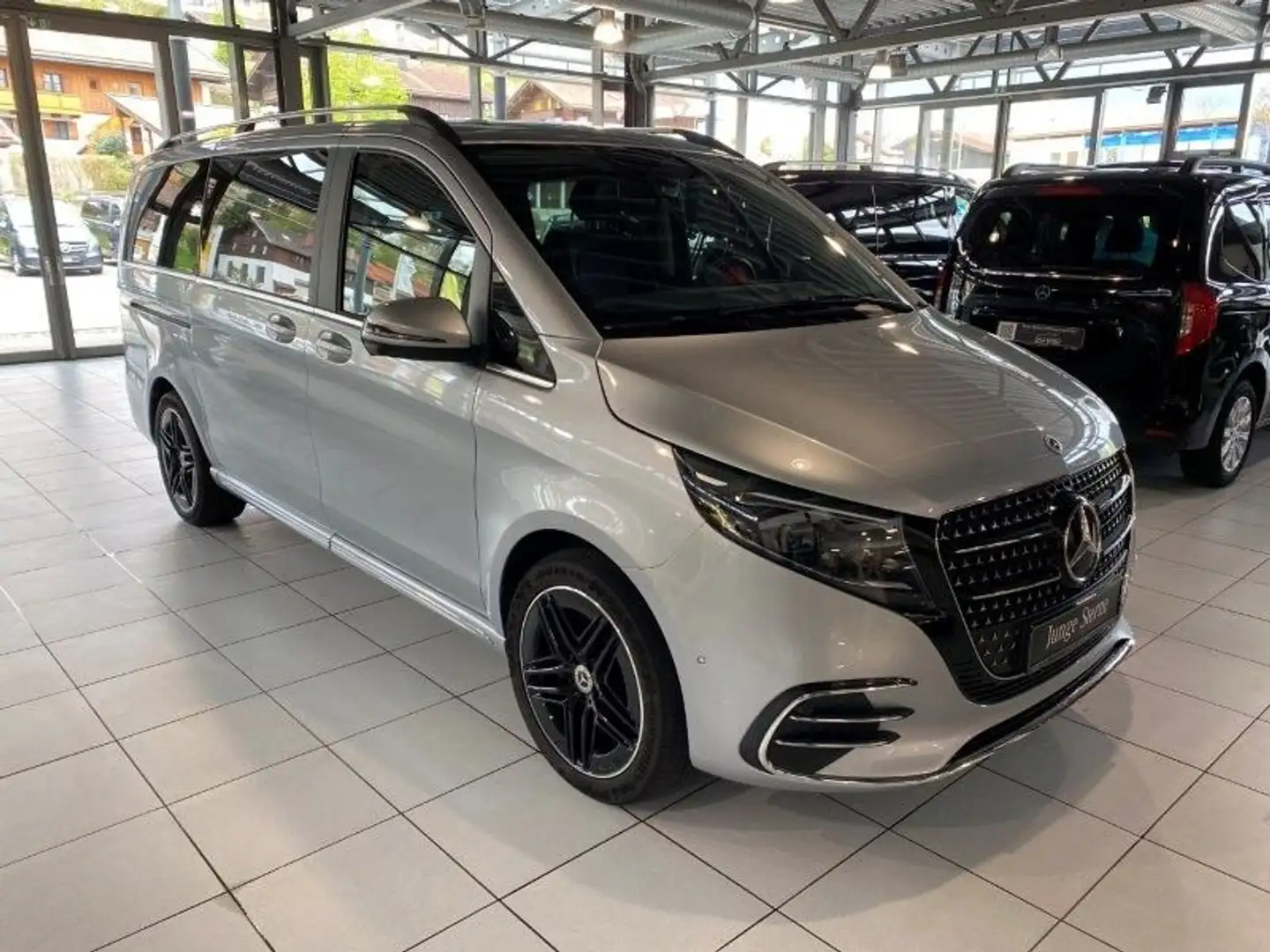 Mercedes-Benz V 300 d AVA 4M AMG PANO MOPF STHZG Liege AHK Plateado - 2