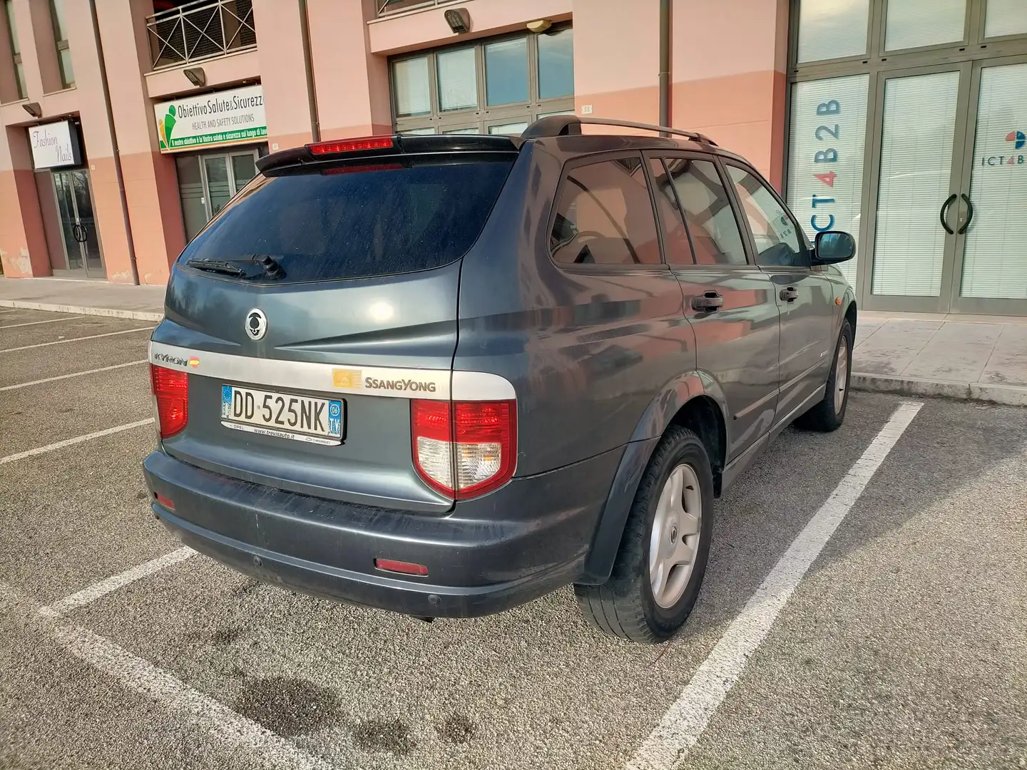 SsangYong Kyron Kyron 2.0 xdi Premium Schwarz - 1