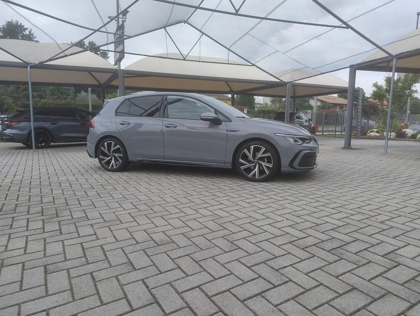 Volkswagen Golf Golf VIII 2020 1.5 etsi evo R-Line 150cv dsg Gris - 1
