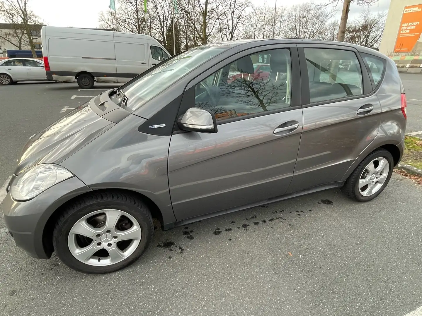 Mercedes-Benz A 160 BlueEFFICIENCY / Klima / SHZ / AHK / TUV AU neu - 1