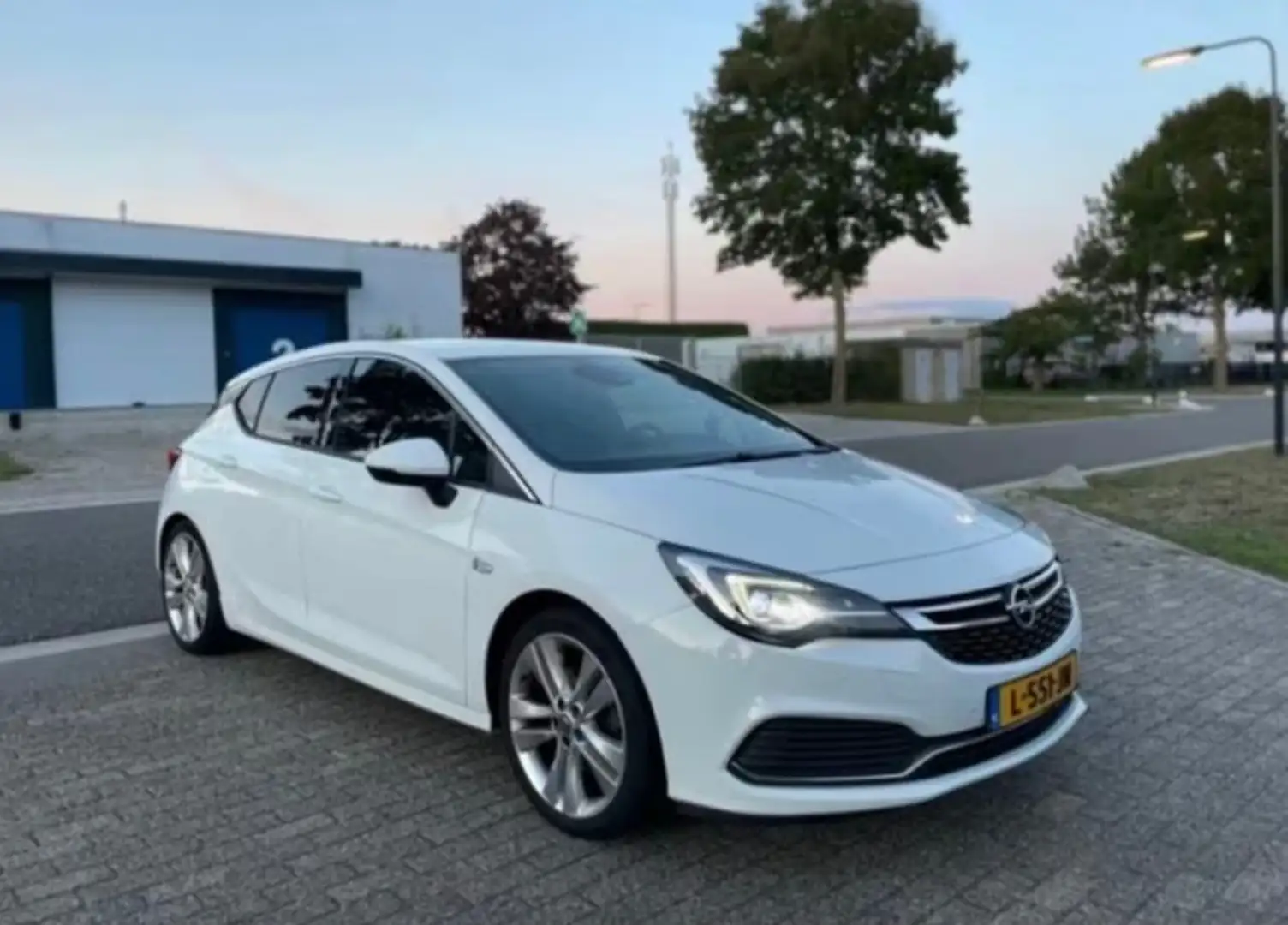 Opel 1.6 CDTI Innovation Wit - 1