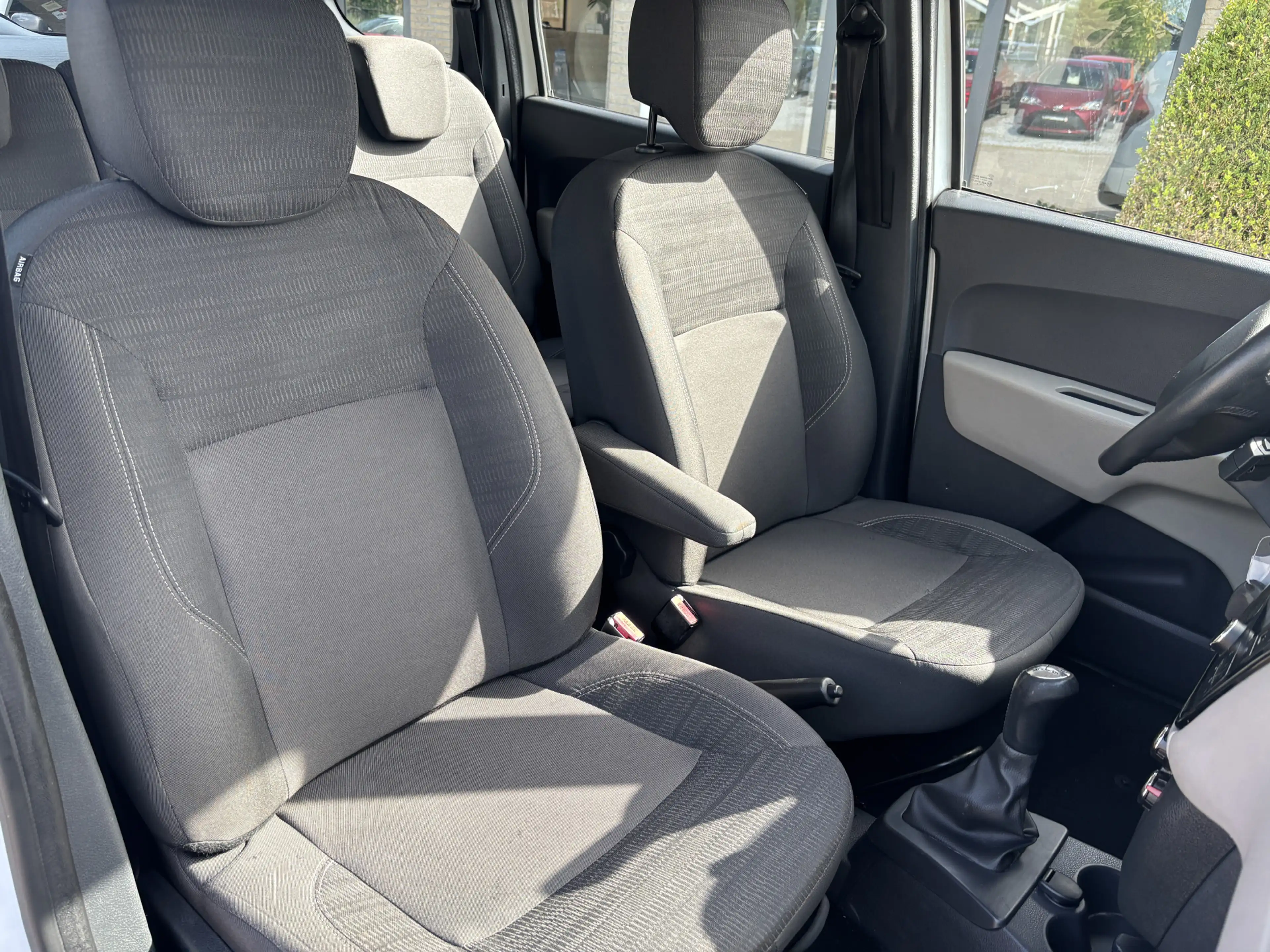 Dacia Lodgy 1.2 TCe Ambiance Airco / Audio / LM-Velgen — photo 18