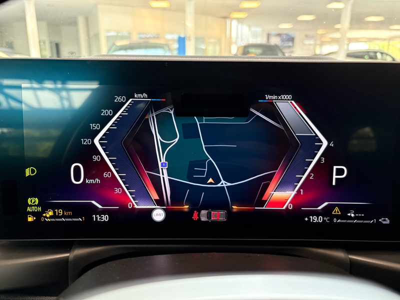 BMW 330 e Touring M Sport HuD H/K 360° Standhzg. AHK — photo 11