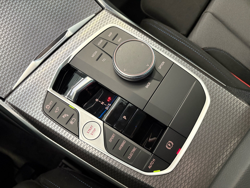 BMW 330 e Touring M Sport HuD H/K 360° Standhzg. AHK — photo 15