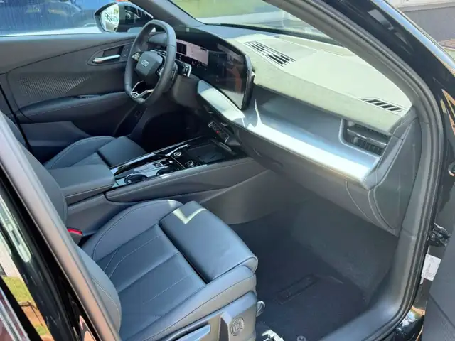 Audi Q3 view 14