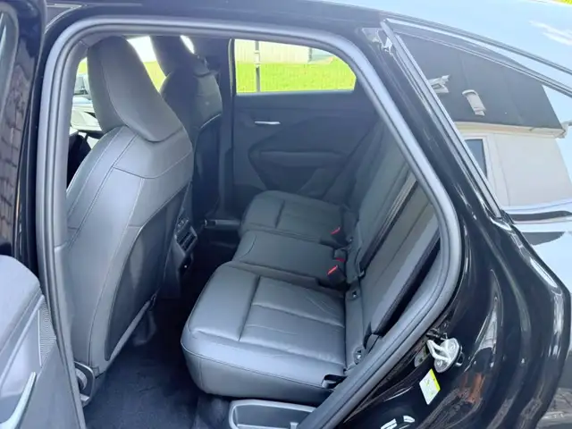 Audi Q3 view 12