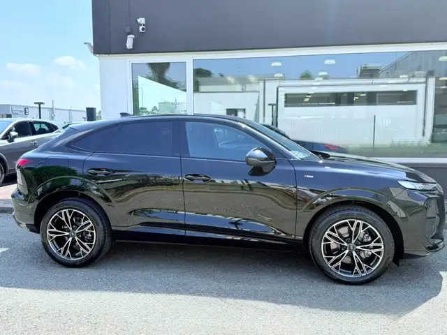 Audi Q3 view 5
