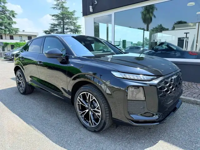 Audi Q3 view 4